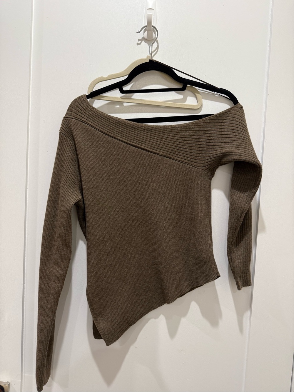 Asymmetric Off-Shoulder Ribbed Sweater in Brown